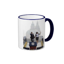 Barack and Michelle in Prague Mugs