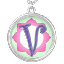 initial V pendant