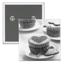 love cupcake pin