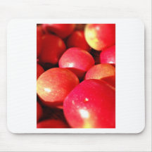 Ripe red apples mouse pad