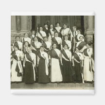 SUFFRAGE WOMEN POSING MAGNET