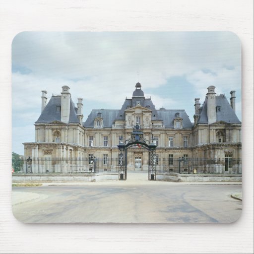 View of the West facade of Chateau de Maisons Mouse Pads