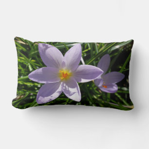 美丽清新的淡紫色园林花卉。Pretty light purple garden flower. Lumbar Cushion