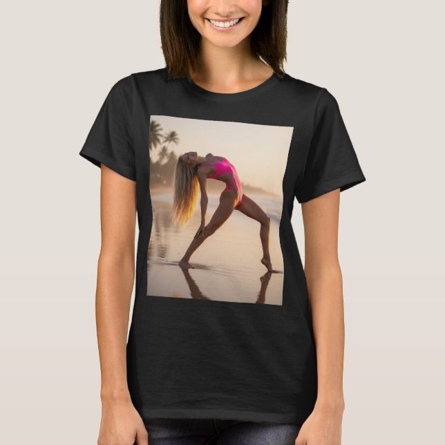 高級リゾートの南国の浜辺で美しい女性が高級グラビアモデルが素晴らしいポーズをしてくれました T-Shirt (Front)