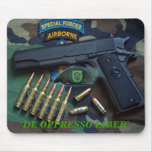 10th special forces fort lewis veteran  Mousepad