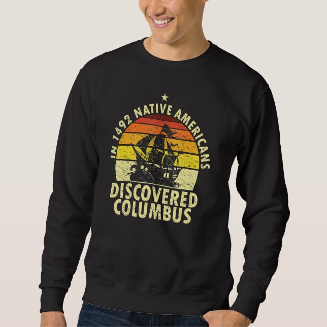 1492 Native Americans Discovered Columbus Indigeno Sweatshirt (Front)