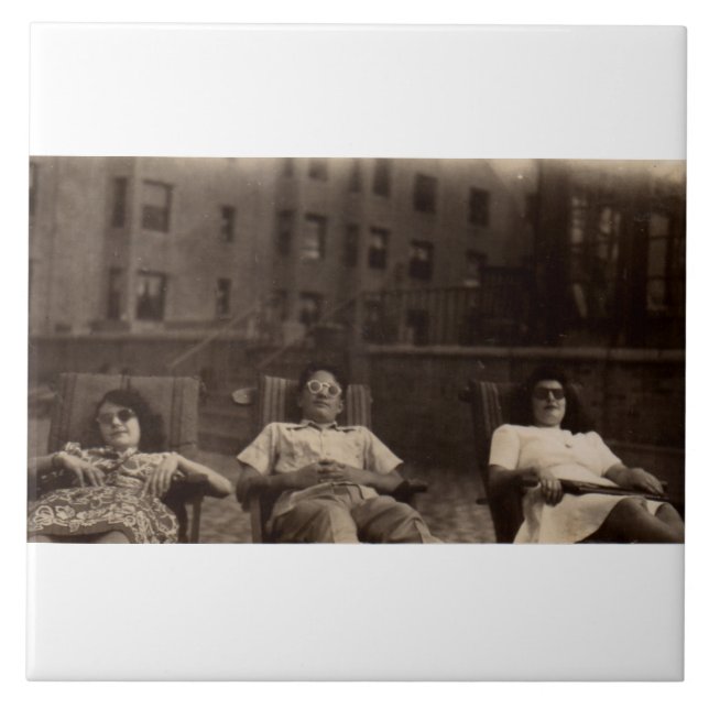1940s three people relaxing on the roof tile (Front)