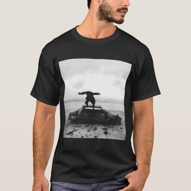 1975 arts T-Shirt (Front)