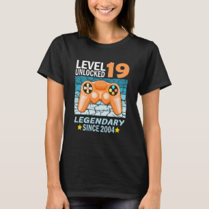 19th birthday gamer born in 2004 T-Shirt