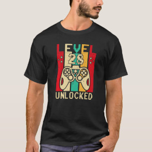 28th Gamer Boy Saying Vintage Level 28 Unlocked Ga T-Shirt