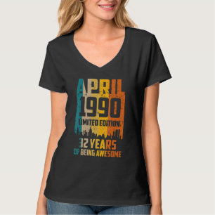 32nd Birthday 32 Years Awesome Since April 1990 Vi T-Shirt