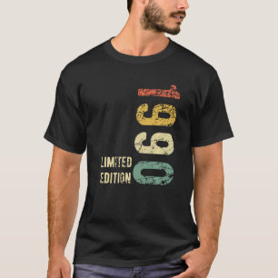 33 Years Old 1990 Retro 33rd Birthday T-Shirt