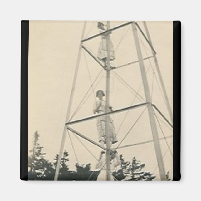 3 ladies climbling tower magnet (Front)