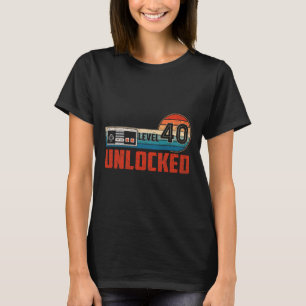 40 Birthday Gift Unlocked Level 40 Vintage Game Co T-Shirt