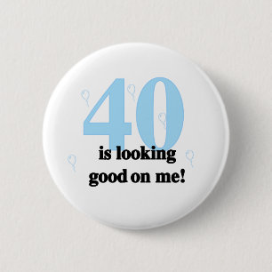 40 is Looking Good on Me 6 Cm Round Badge