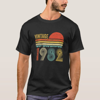 40 Year Old Birthday Gift Vintage Classic Born In T-Shirt