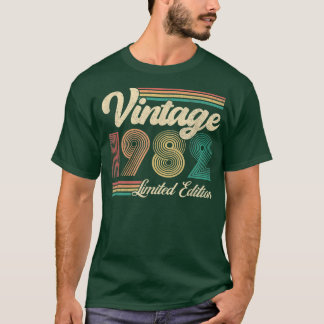 40 Year Old Gifts Born In 1982 Vintage 40th Birthd T-Shirt