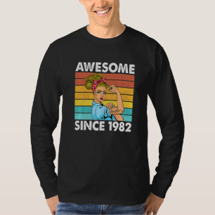 40th Birthday Awesome Since 1982 Girl Rainbow Moth T-Shirt