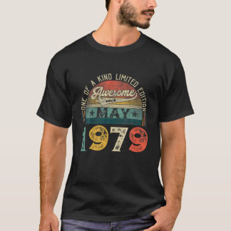 42Nd Birthday Decorations May 1979 Men Women 42 Ye T-Shirt
