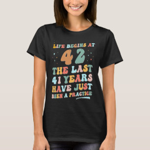 42nd birthday Man Woman 2023 Groovy Life begins at T-Shirt