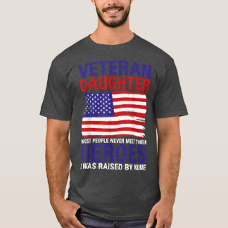 4th July Veteran Daughter raised by a Hero Memoria T-Shirt