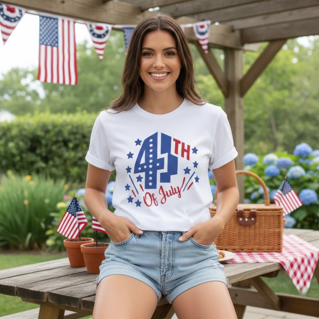 4th of July Retro Red White and Blue Patriotic T-Shirt (4th of July Retro Red White and Blue Patriotic T-Shirt)