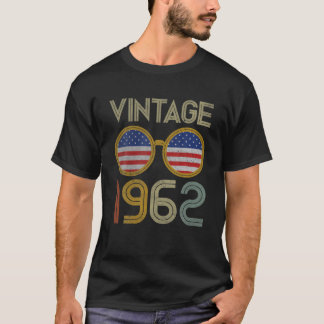 60 Yr Old Birthday Party Retro Graphic USA Flag Vi T-Shirt