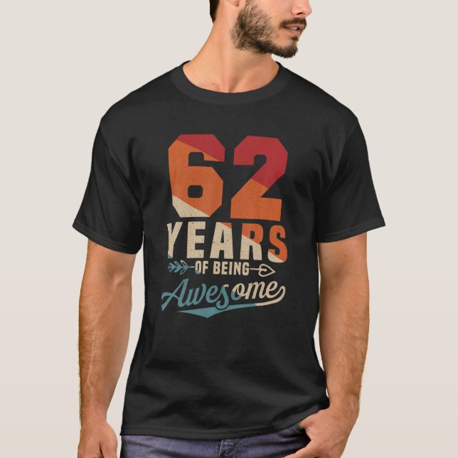 62 Years Of Being Awesome Retro 62Nd Birthday Men T-Shirt (Front)