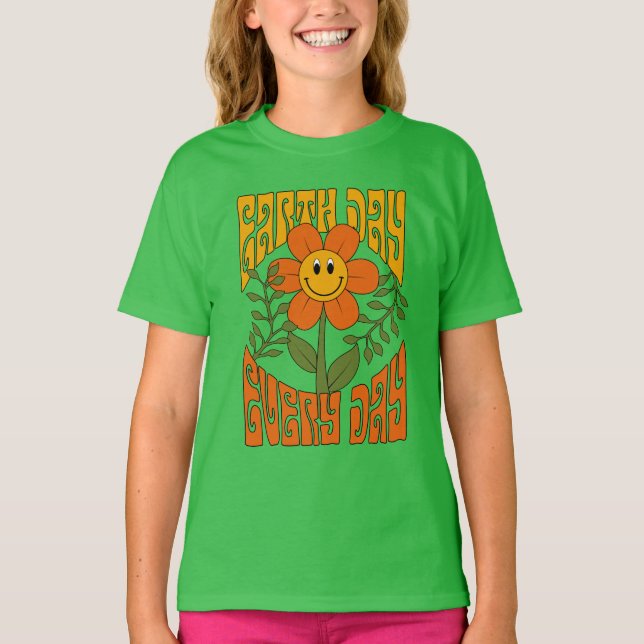 70's Retro Smiling Daisy Flower T-Shirt (Front)