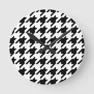 8 Bit Pixel Houndstooth Check Pattern Round Clock