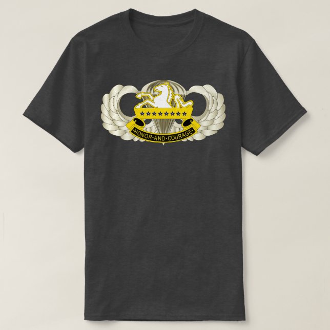 8th Cavalry DUI w Basic Badge wo Txt T-Shirt (Design Front)