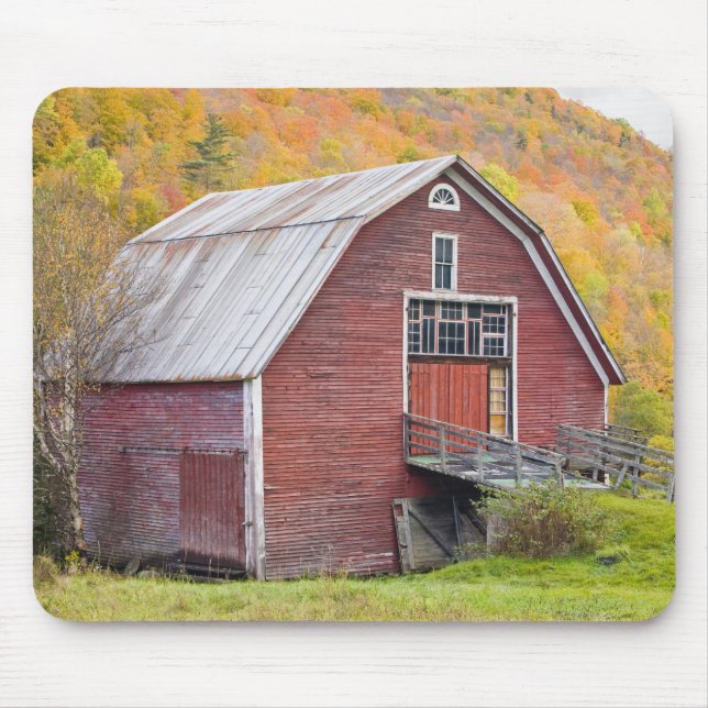 A barn in Vermont's Green Mountains. Hancock, 2 Mouse Pad (Front)
