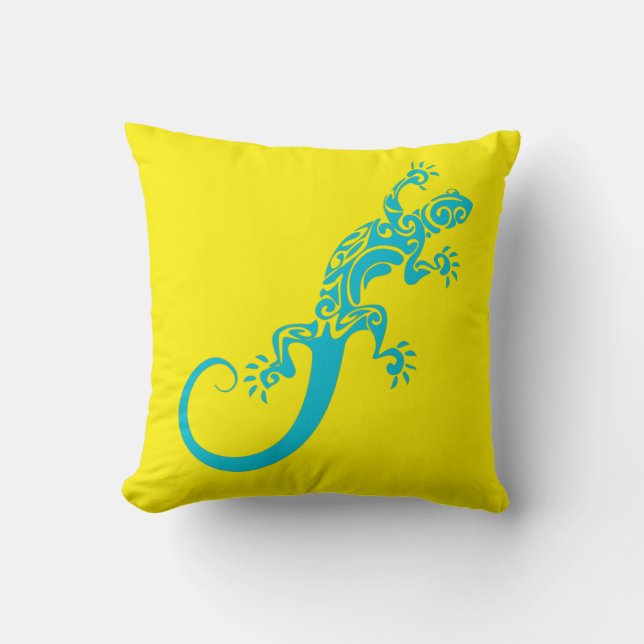 A blue gecko as a pet. Kook Art Throw Pillow (Front)