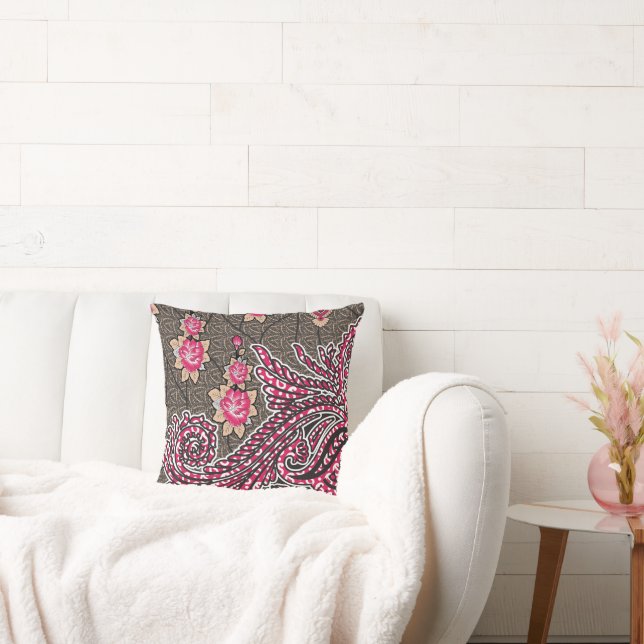 a design of a pink and brown paisley pattern cushion (Couch)