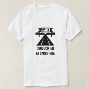 A highway and text: conducir en la carretera T-Shirt