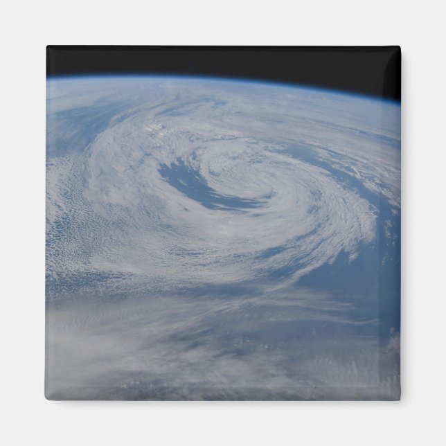 A Mid-Atlantic Low Pressure System. Magnet (Front)