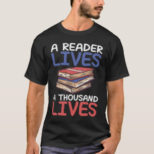 A reader lives a thousand lives quote reading sayi T-Shirt
