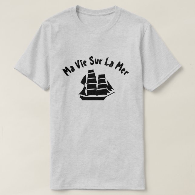 A sailing ship with text Ma vie sur la mer T-Shirt (Design Front)