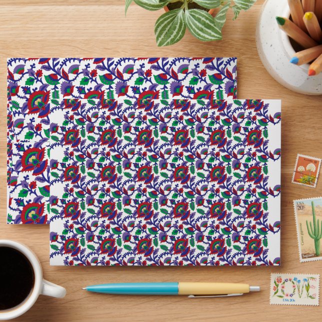 A seamless, symmetrical pattern featuring repeatin envelope (Desk)