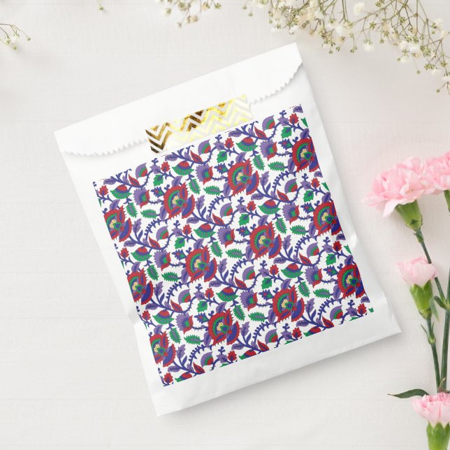 A seamless, symmetrical pattern featuring repeatin favour bags (Sealed)