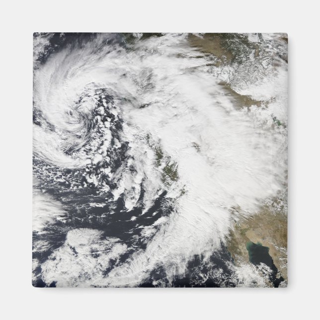 A series of strong storms with fierce winds magnet (Front)
