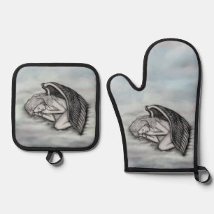 A sleeping Angel on the heavens clouds Oven Mitt & Pot Holder Set