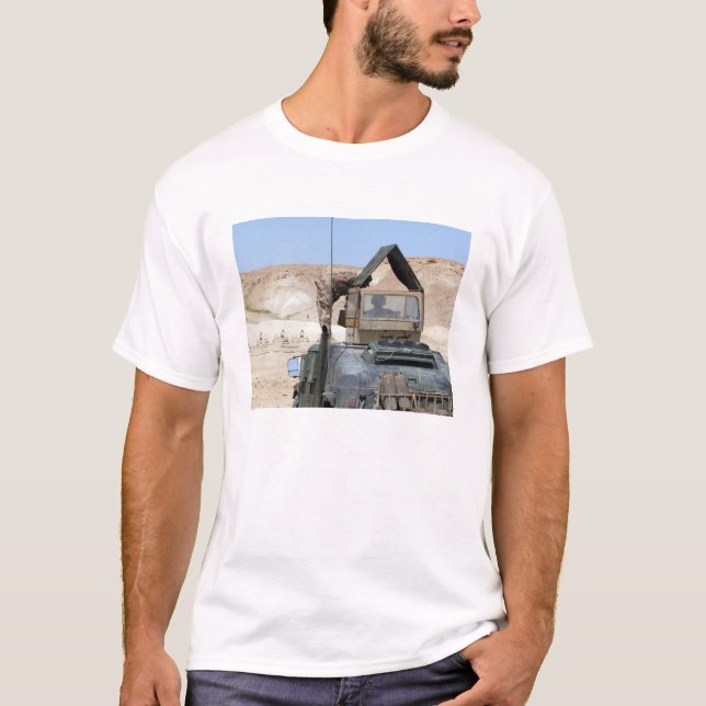 A soldiier instructs an Iraqi army soldier T-Shirt (Front)