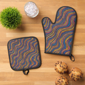 A stylish oven mitt & pot holder set with colourfu
