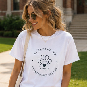Accepted to Veterinary School, Future Vet T-Shirt