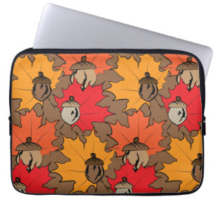 Acorns and leaves V Laptop Sleeve