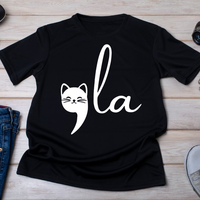 Adorable Cat Comma La Minimalist T-Shirt (Creator Uploaded)
