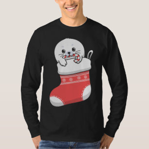 Adorable cute baby harp seal pup in Christmas stoc T-Shirt