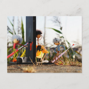 Adoring fubby figurine that painted a heart postcard