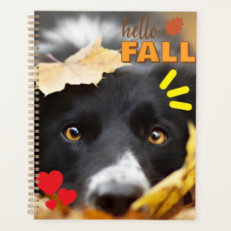 Agenda con imagen de perro entre hojas 